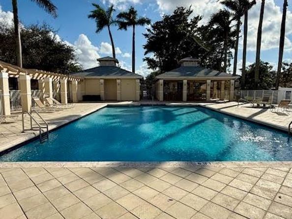4190 SW 70th Ter, Davie FL 33314
