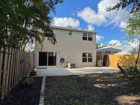 4190 SW 70th Ter, Davie FL 33314