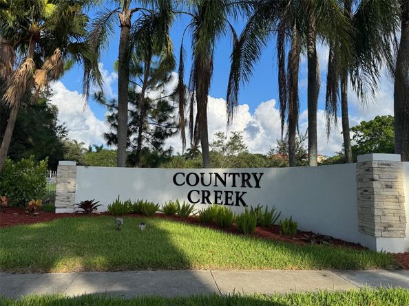 4190 SW 70th Ter, Davie FL 33314