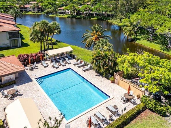 9283 Vista Del Lago 37J, Boca Raton FL 33428