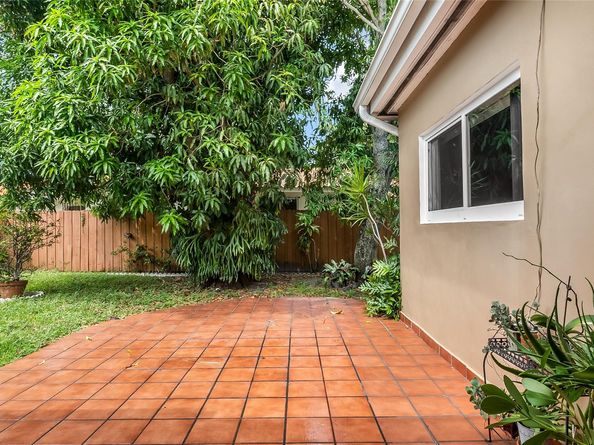 1530 SW 24th Ave, Miami FL 33145