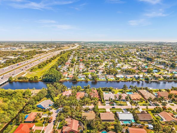 498 Oregon Lane, Boca Raton FL 33487