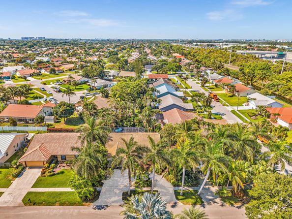 498 Oregon Lane, Boca Raton FL 33487