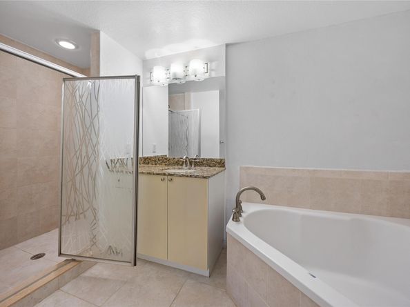 1830 Radius Dr 607, Hollywood FL 33020