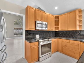 9240 Oak Grove Cir, Davie FL 33328