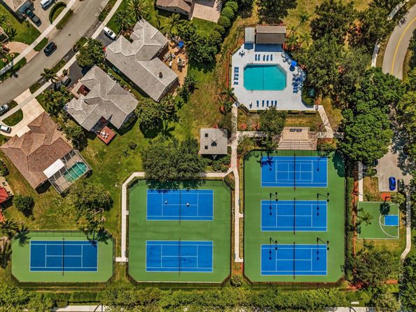 9240 Oak Grove Cir, Davie FL 33328