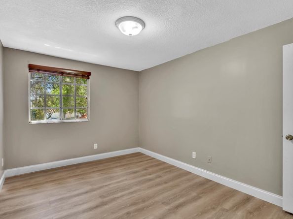 9240 Oak Grove Cir, Davie FL 33328
