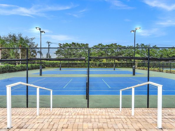 9240 Oak Grove Cir, Davie FL 33328