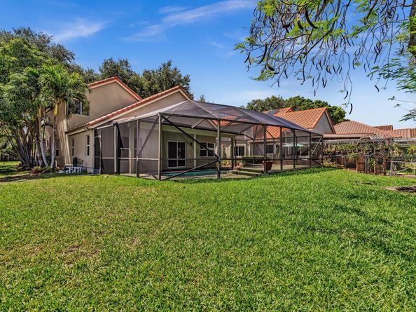 9240 Oak Grove Cir, Davie FL 33328