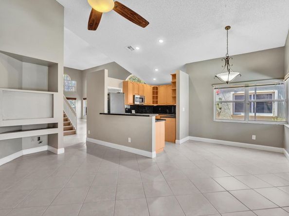 9240 Oak Grove Cir, Davie FL 33328