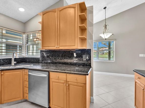 9240 Oak Grove Cir, Davie FL 33328
