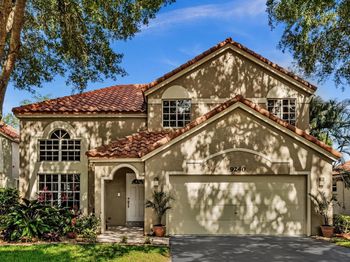 9240 Oak Grove Cir