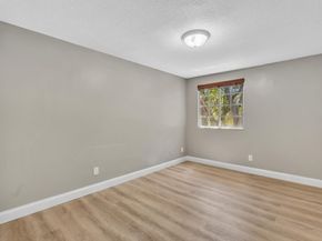 9240 Oak Grove Cir, Davie FL 33328