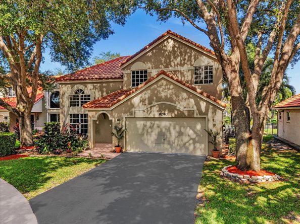 9240 Oak Grove Cir, Davie FL 33328