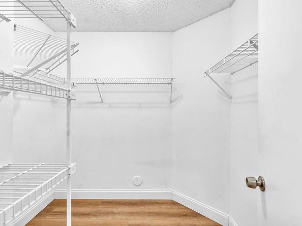 9240 Oak Grove Cir, Davie FL 33328