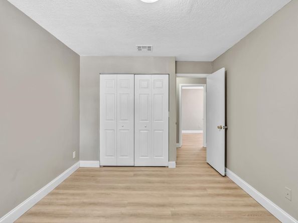 9240 Oak Grove Cir, Davie FL 33328
