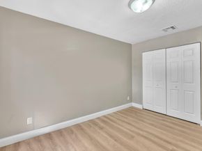 9240 Oak Grove Cir, Davie FL 33328