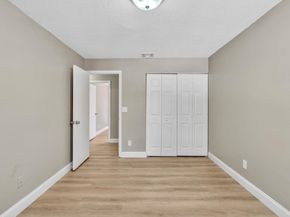 9240 Oak Grove Cir, Davie FL 33328