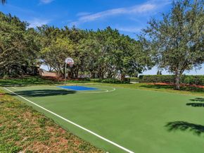 9240 Oak Grove Cir, Davie FL 33328