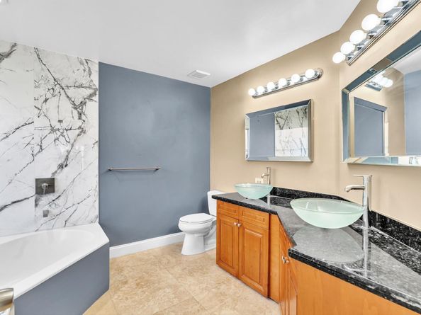 9240 Oak Grove Cir, Davie FL 33328
