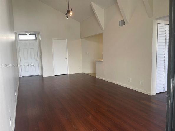 212 Lake Pointe Drive 313, Oakland Park FL 33309