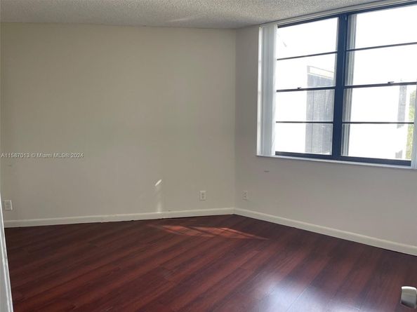 212 Lake Pointe Drive 313, Oakland Park FL 33309
