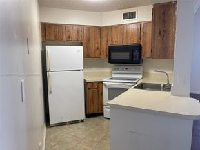 212 Lake Pointe Drive 313, Oakland Park FL 33309