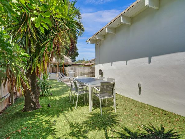1561 SE 24th Ter, Pompano Beach FL 33062