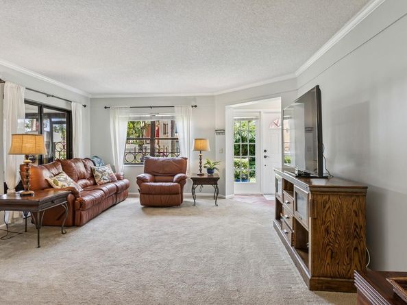 24 Uno Lago Drive, Juno Beach FL 33408