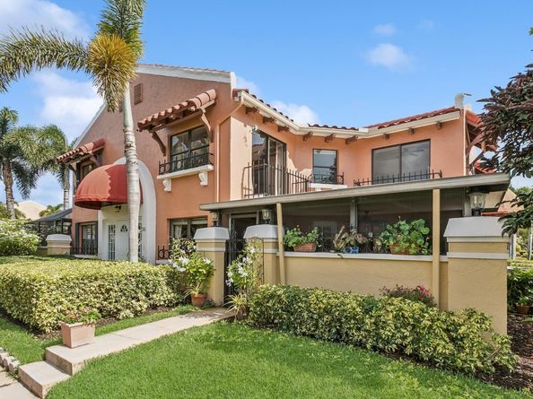 24 Uno Lago Drive, Juno Beach FL 33408