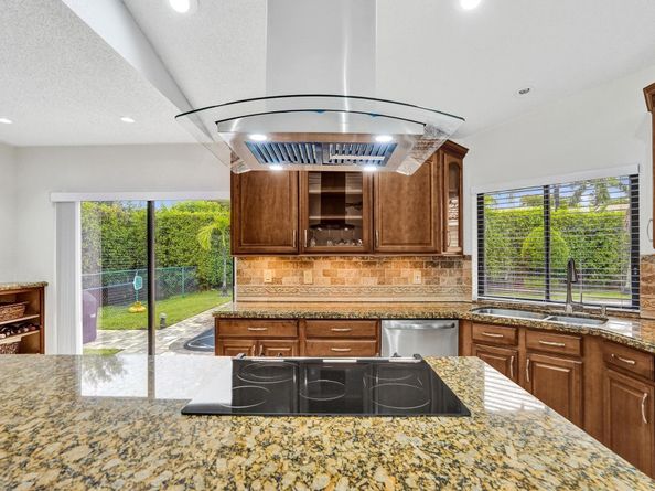 5426 NW 61st Ave, Coral Springs FL 33067
