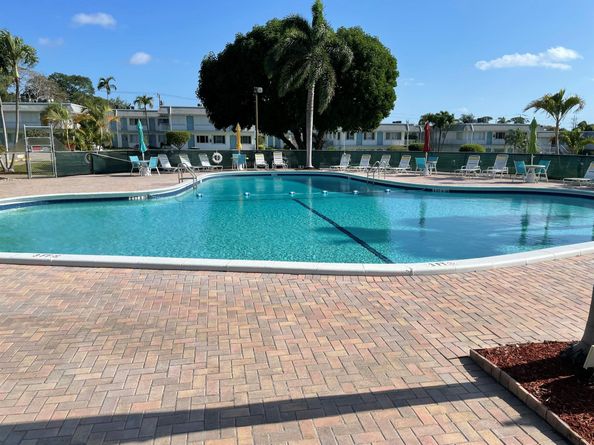 3160 Lake Osborne Drive 201, Lake Worth Beach FL 33461