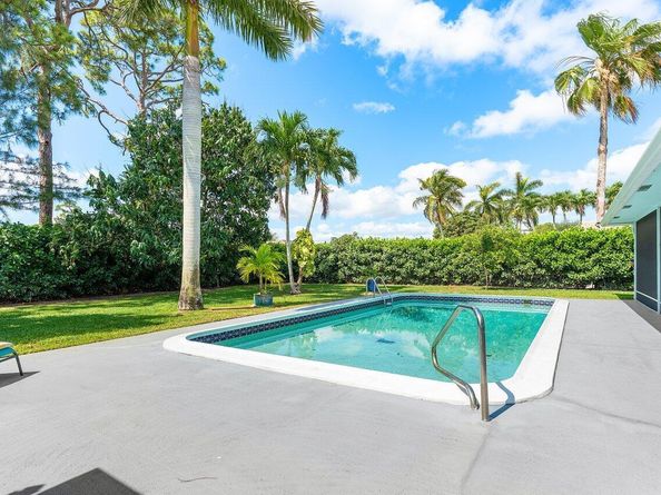 474 S Country Club Drive, Atlantis FL 33462