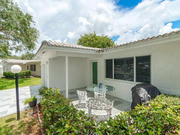 8825 NW 14th St, Plantation FL 33322