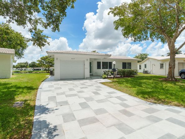 8825 NW 14th St, Plantation FL 33322