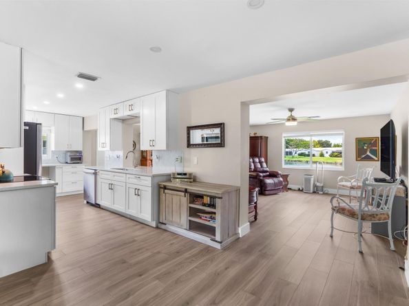 8825 NW 14th St, Plantation FL 33322