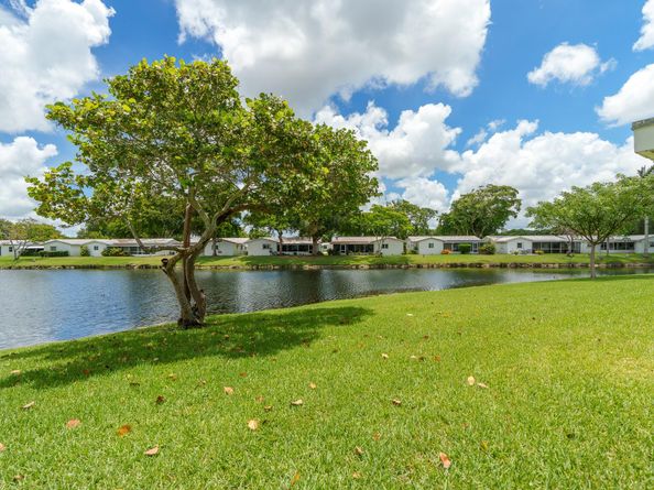 8825 NW 14th St, Plantation FL 33322