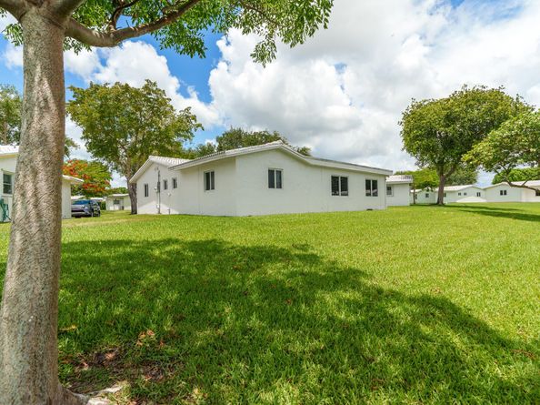 8825 NW 14th St, Plantation FL 33322