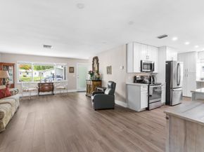 8825 NW 14th St, Plantation FL 33322