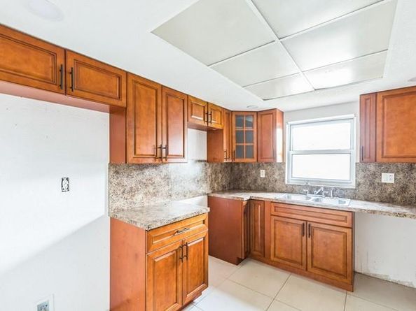 8008 SW 6th St, North Lauderdale FL 33068