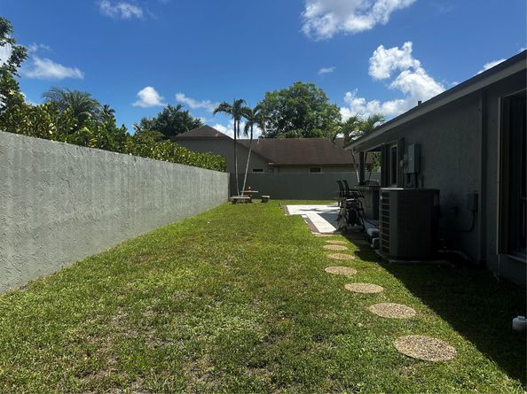 450 NW 79th Ave, Plantation FL 33324