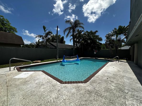 450 NW 79th Ave, Plantation FL 33324