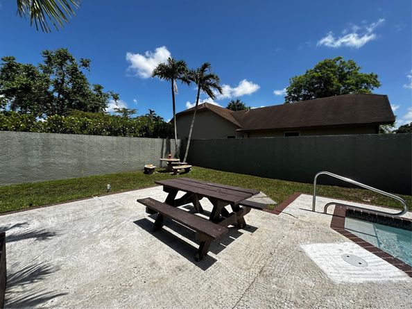 450 NW 79th Ave, Plantation FL 33324