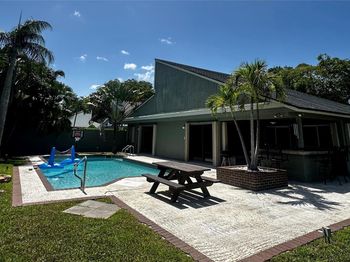450 NW 79th Ave