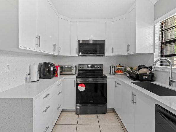 2721 NW 22nd St, Fort Lauderdale FL 33311