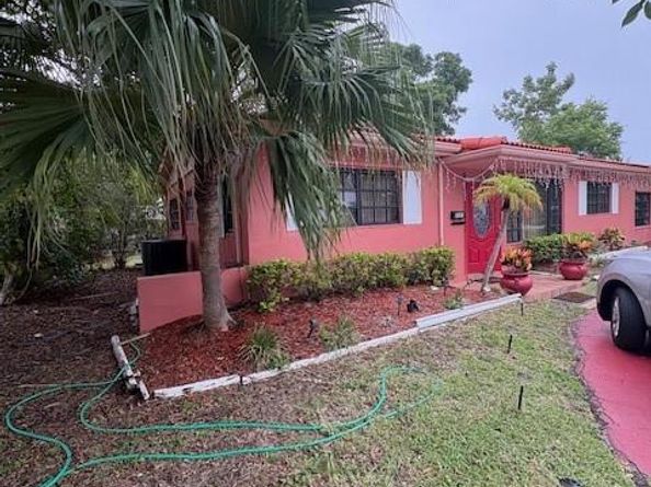 9281 Martinique Dr, Miami FL 33189
