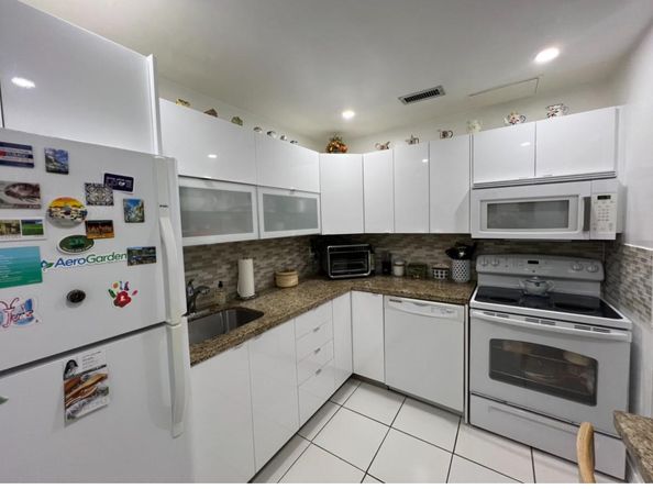 6447 Bay Club Dr 2, Fort Lauderdale FL 33308
