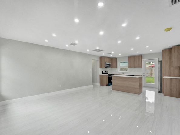 3721 N 66th Ave, Hollywood FL 33024