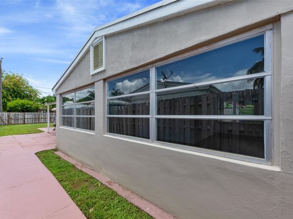 2071 NE 180th St, North Miami Beach FL 33162