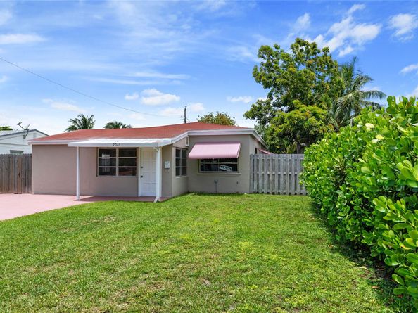 2071 NE 180th St, North Miami Beach FL 33162